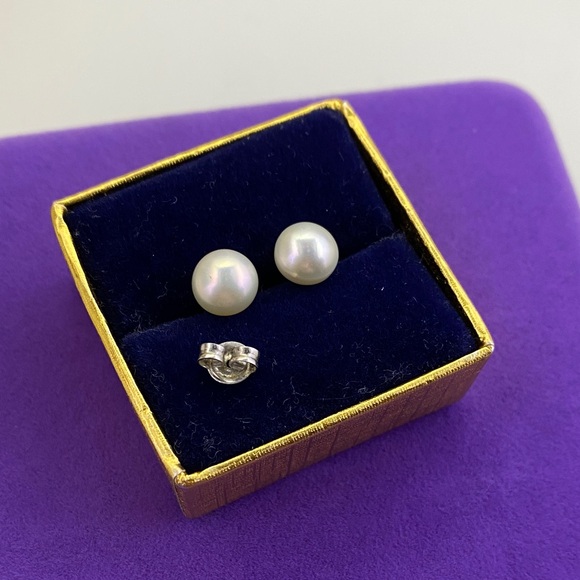 💛 Michael Hill 925 White Pearl Studs | Lustrous & Classic | Designer Staple - Picture 2 of 5